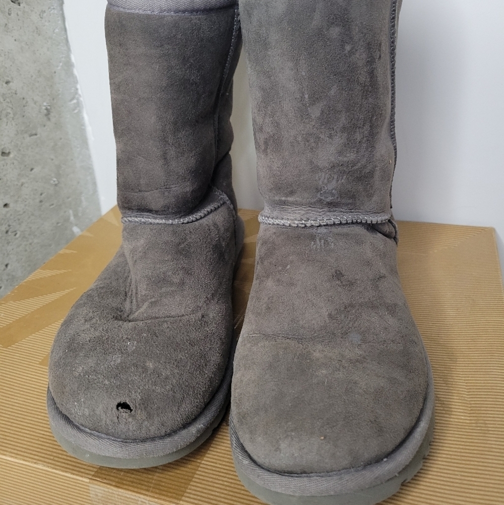 Ugg Classic Short Boots SZ 6 - Picture 2 of 12